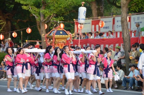 20110806ギャル神輿.jpg
